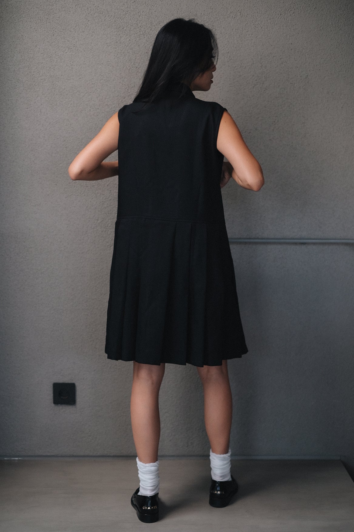 SERAPHINE SLEEVELESS DRESS IN DEEP BLACK