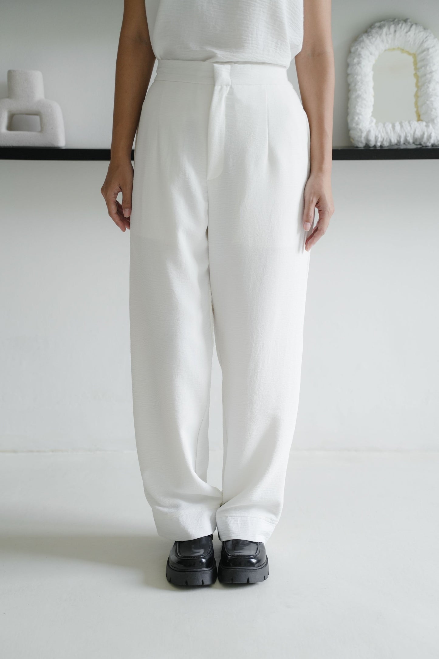DEFECT 10% - CHU PANT IN PEARL WHITE (NEW MIKE FABRIC)