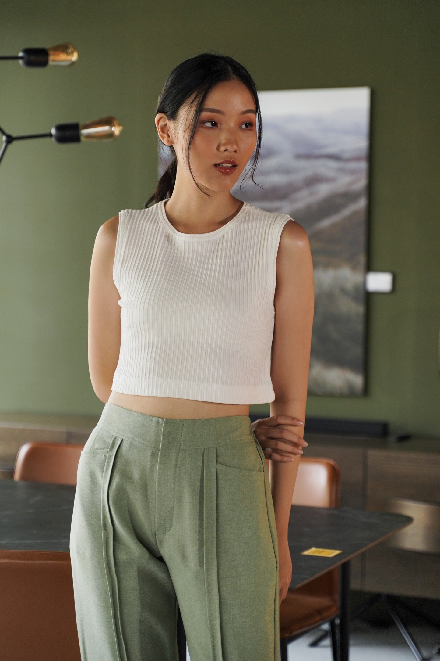 DEFECT 10% - MELL CROP - SLEEVELESS IN OFFWHITE