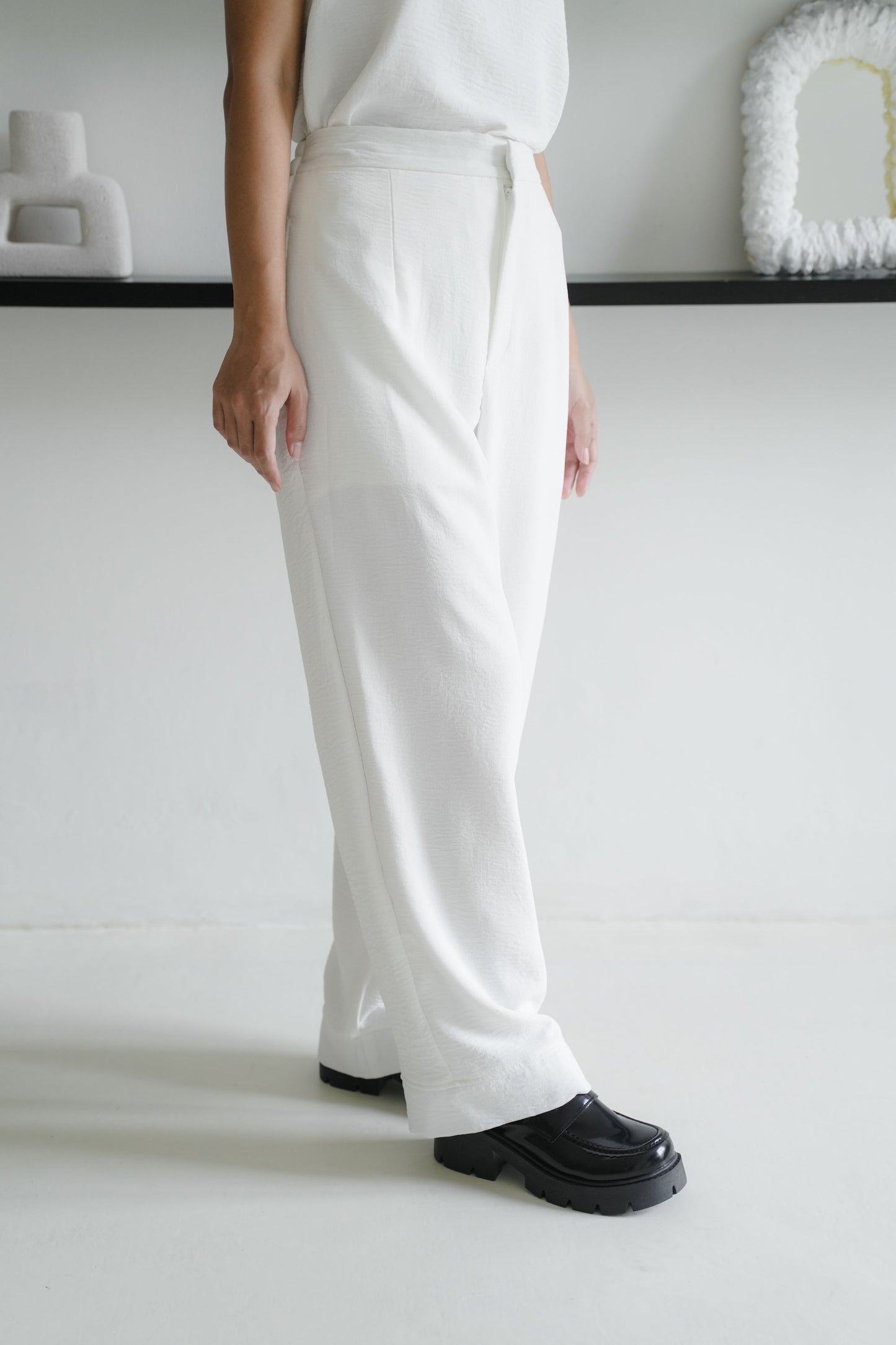 DEFECT 10% - CHU PANT IN PEARL WHITE (NEW MIKE FABRIC)