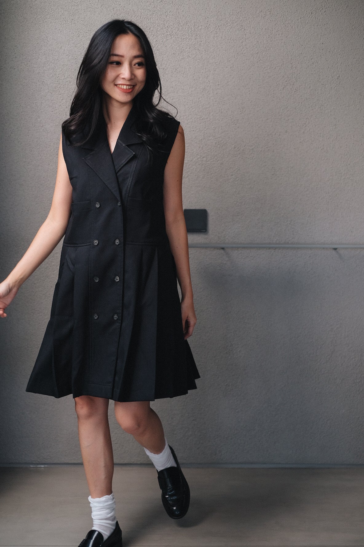 SERAPHINE SLEEVELESS DRESS IN DEEP BLACK