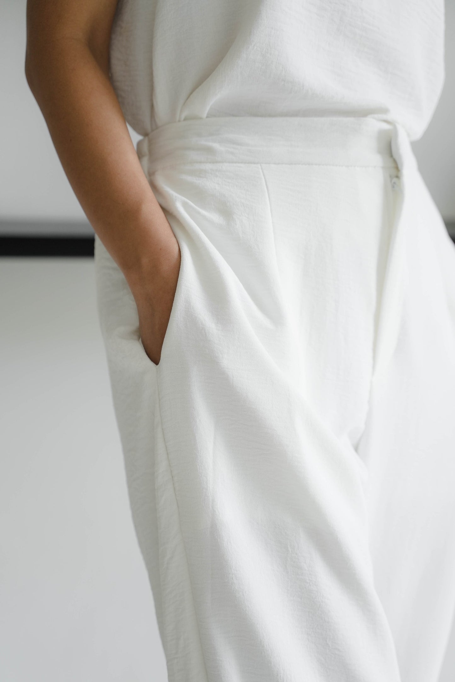 DEFECT 10% - CHU PANT IN PEARL WHITE (NEW MIKE FABRIC)