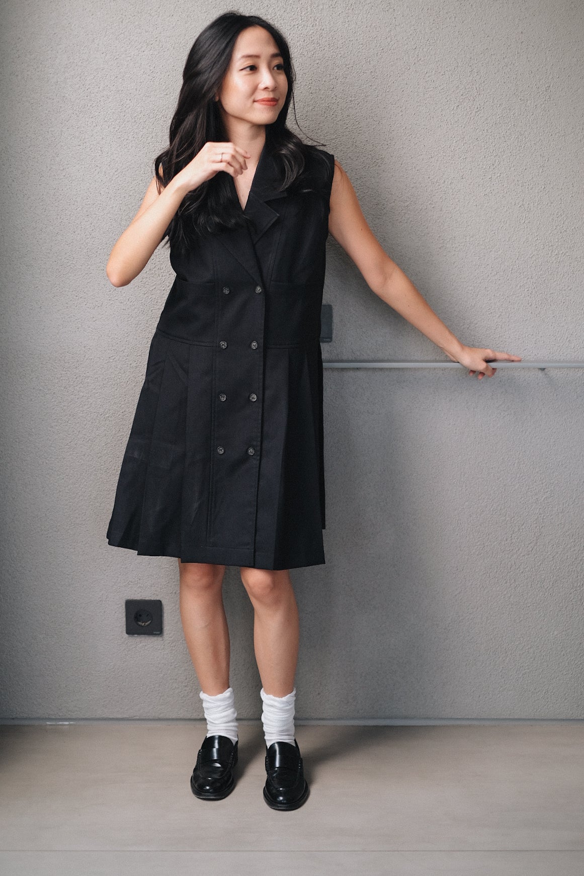 SERAPHINE SLEEVELESS DRESS IN DEEP BLACK