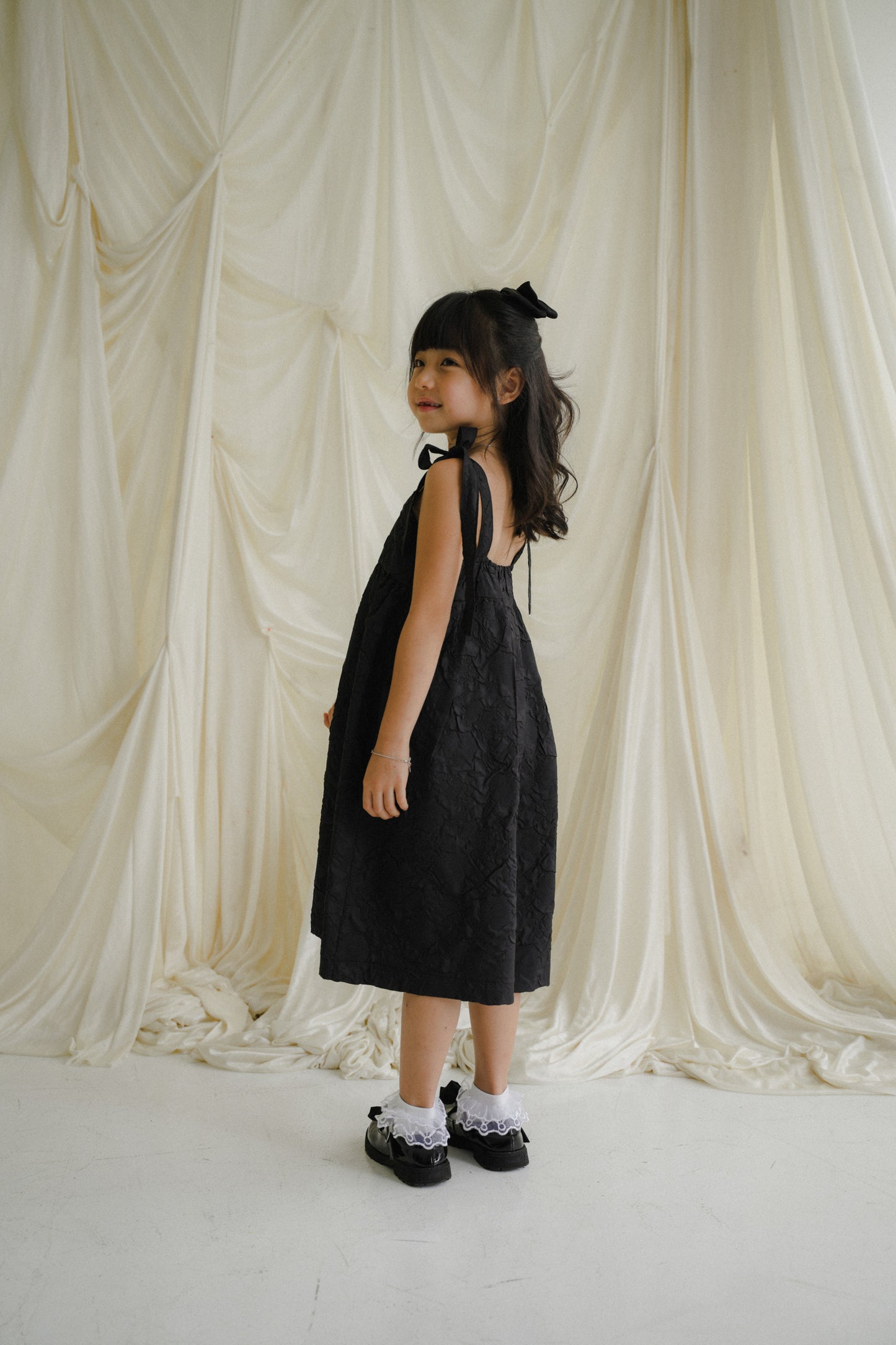MINI CHARLOTTE IN BLACK SWAN