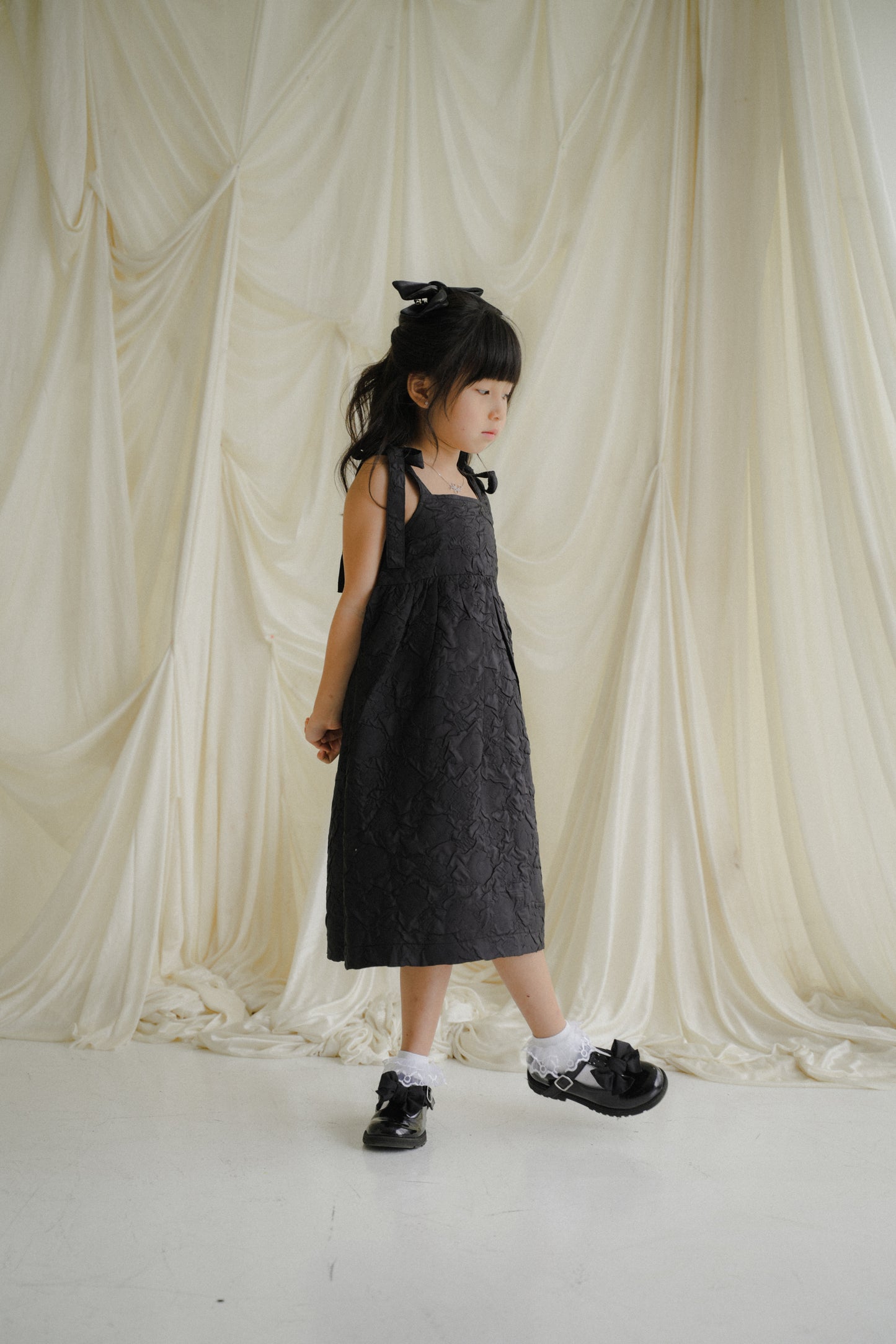 MINI CHARLOTTE IN BLACK SWAN