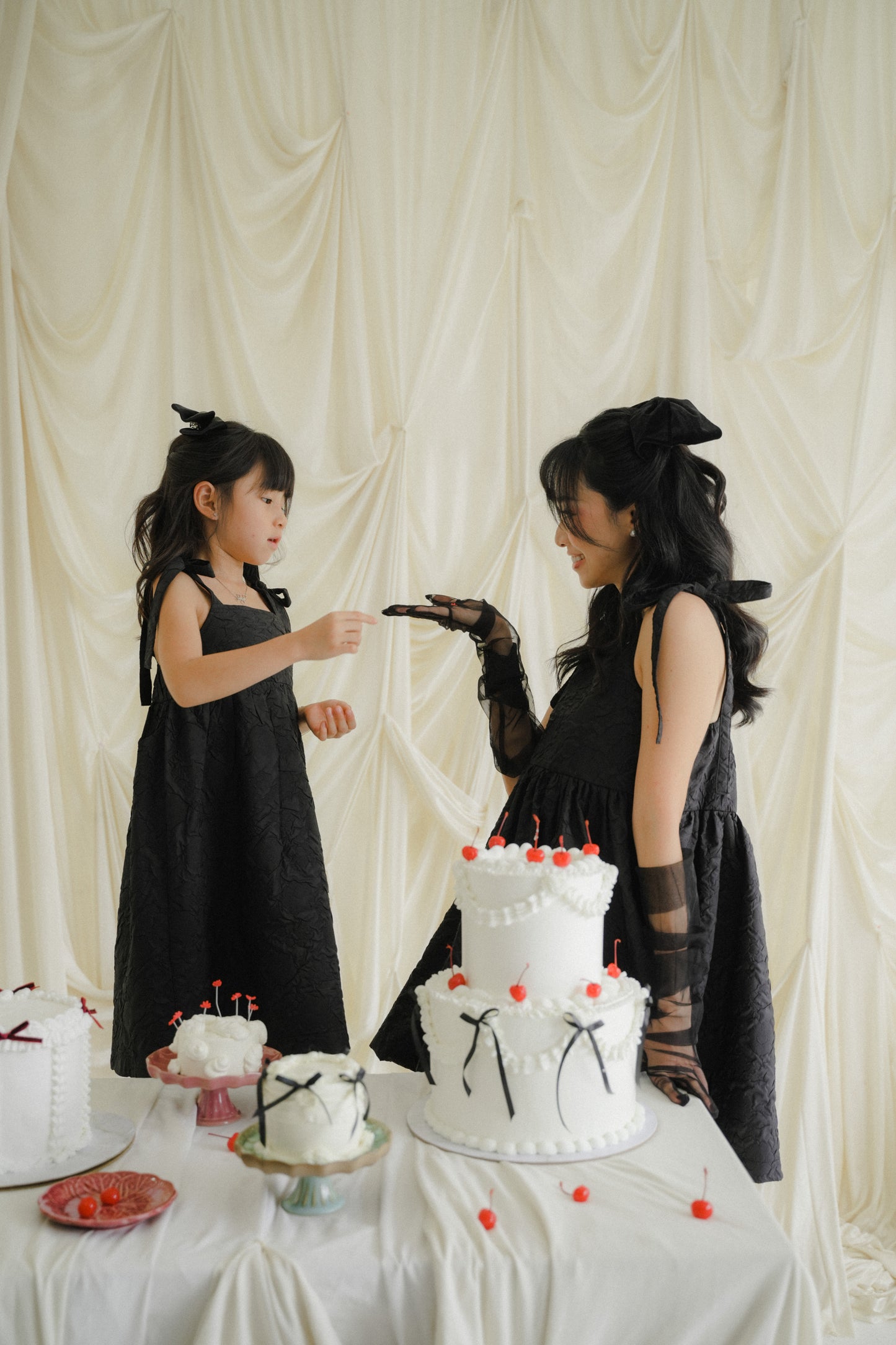 MINI CHARLOTTE IN BLACK SWAN