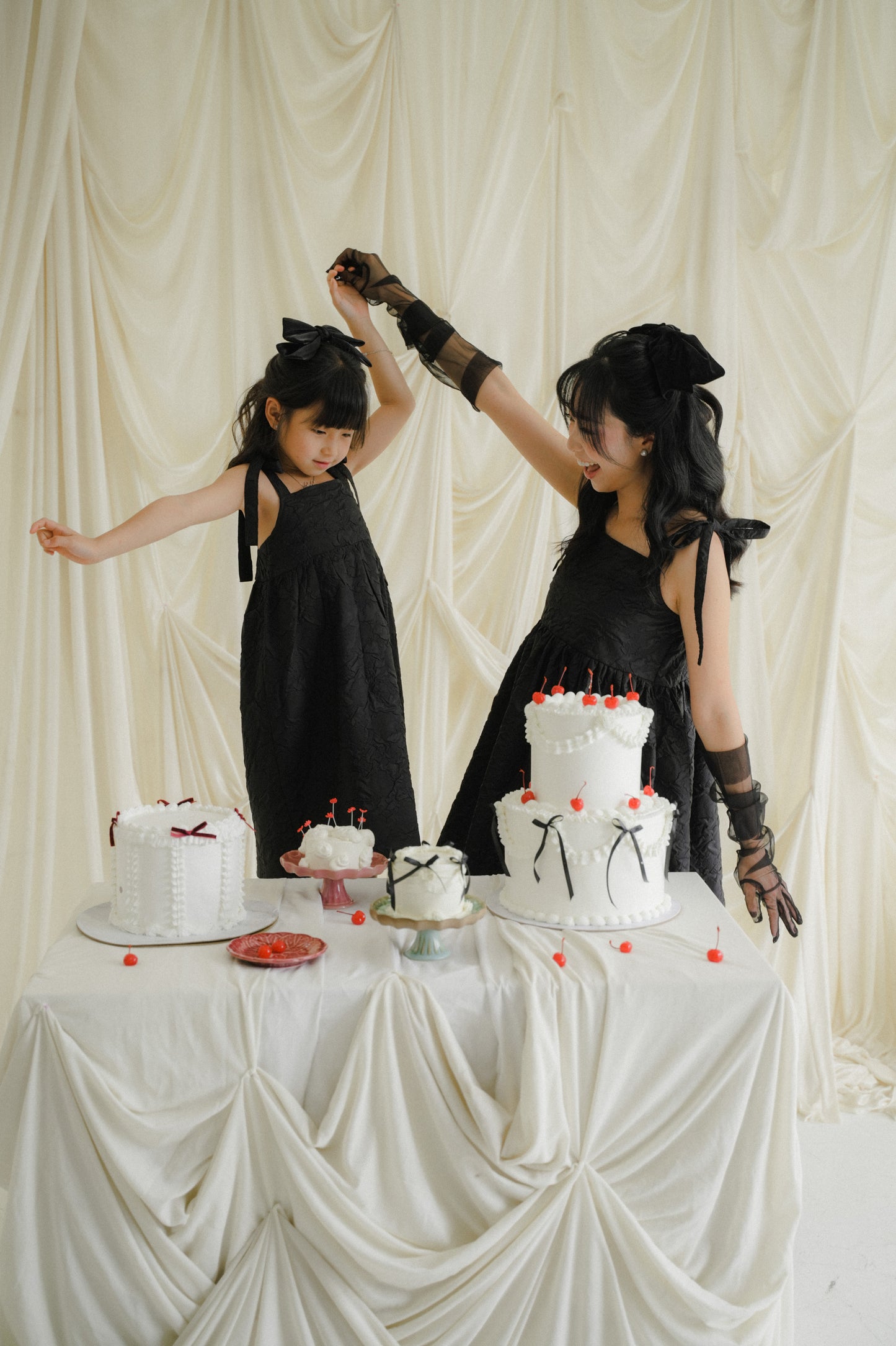 MINI CHARLOTTE IN BLACK SWAN