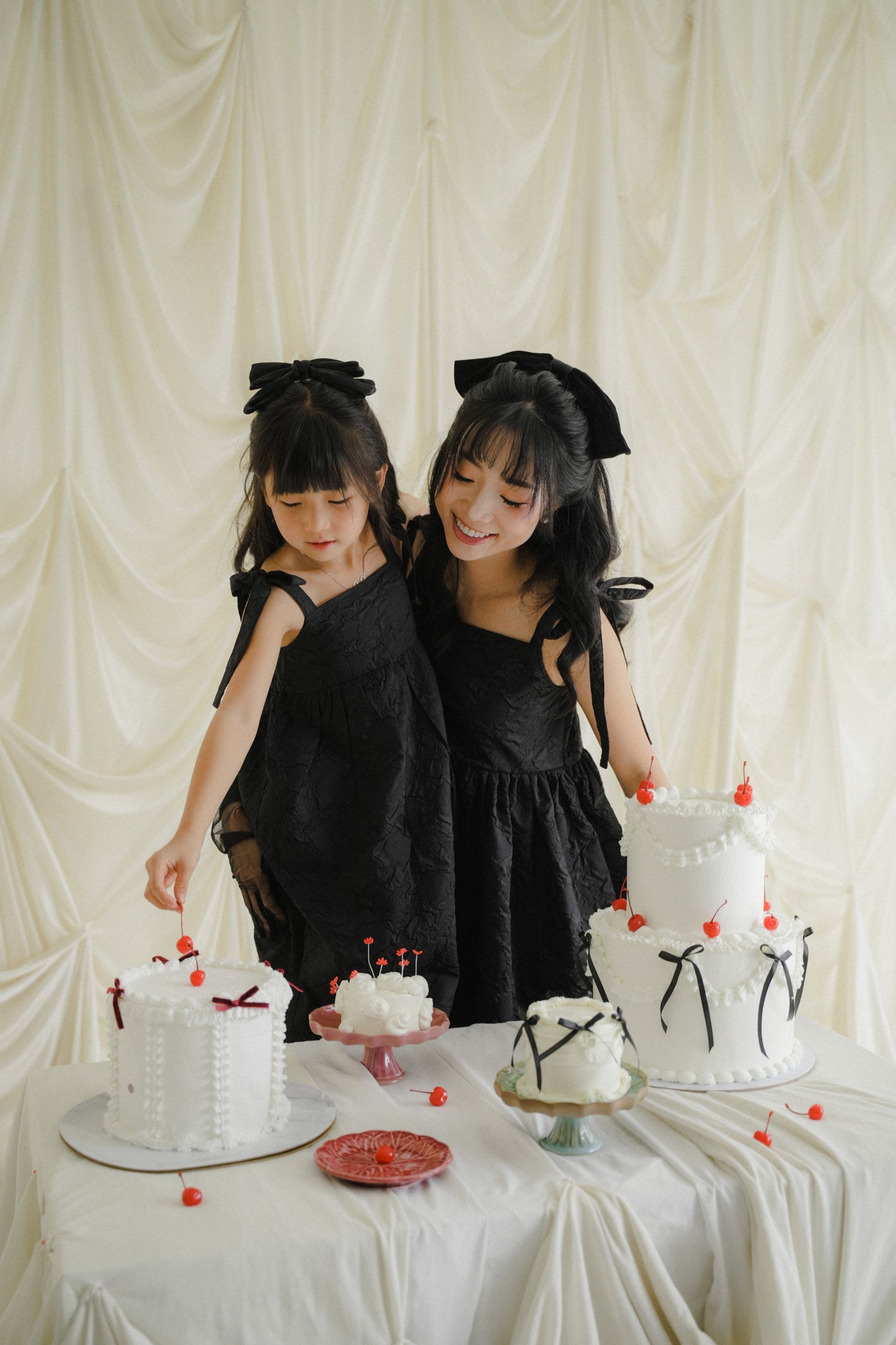 MINI CHARLOTTE IN BLACK SWAN