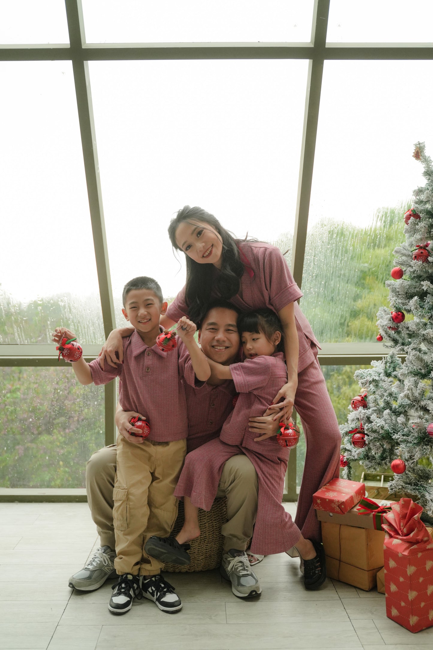 SET - SHERRY ANN + RALPH IN JOLLY RED