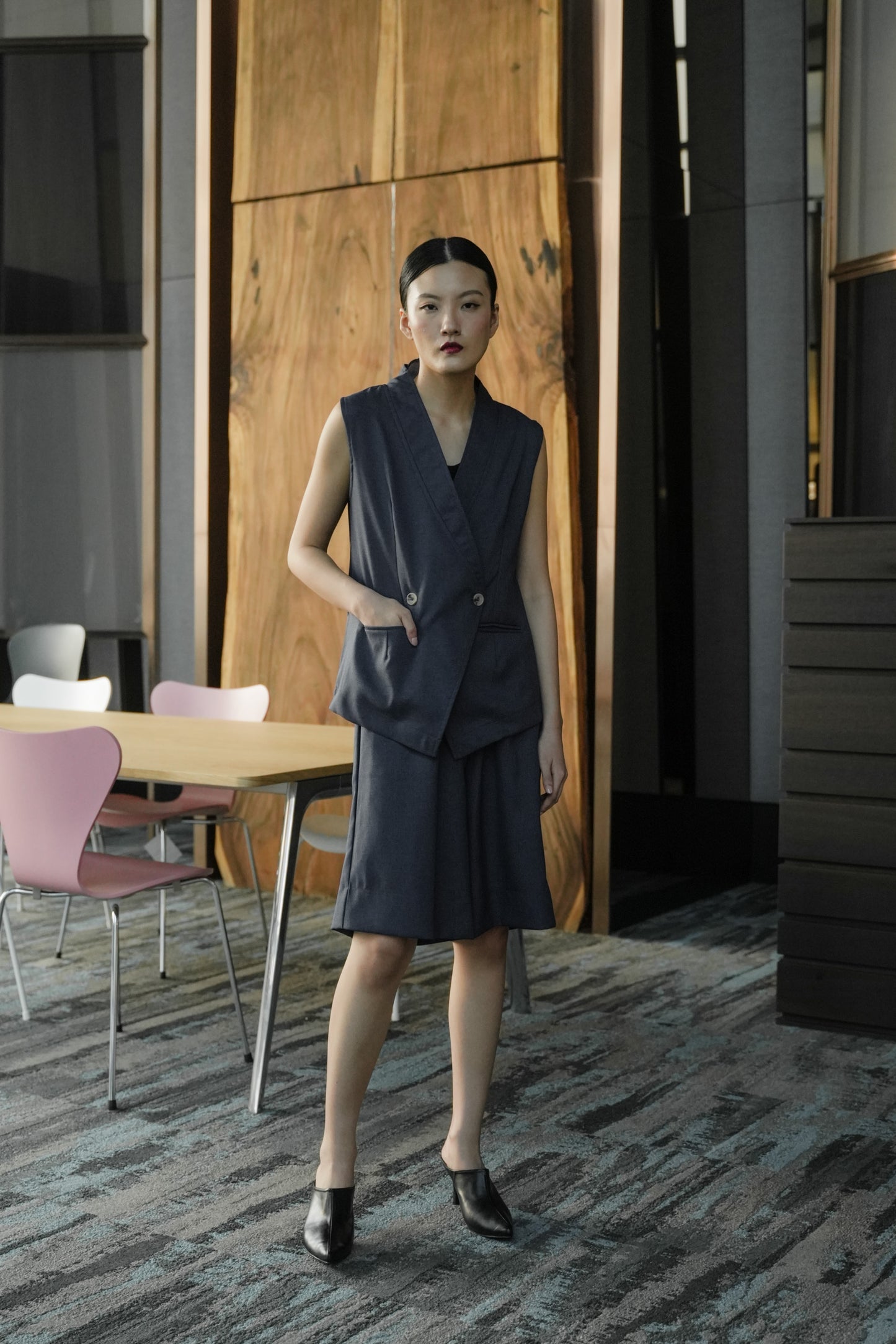 SUKI V PANTS IN ANTWERP