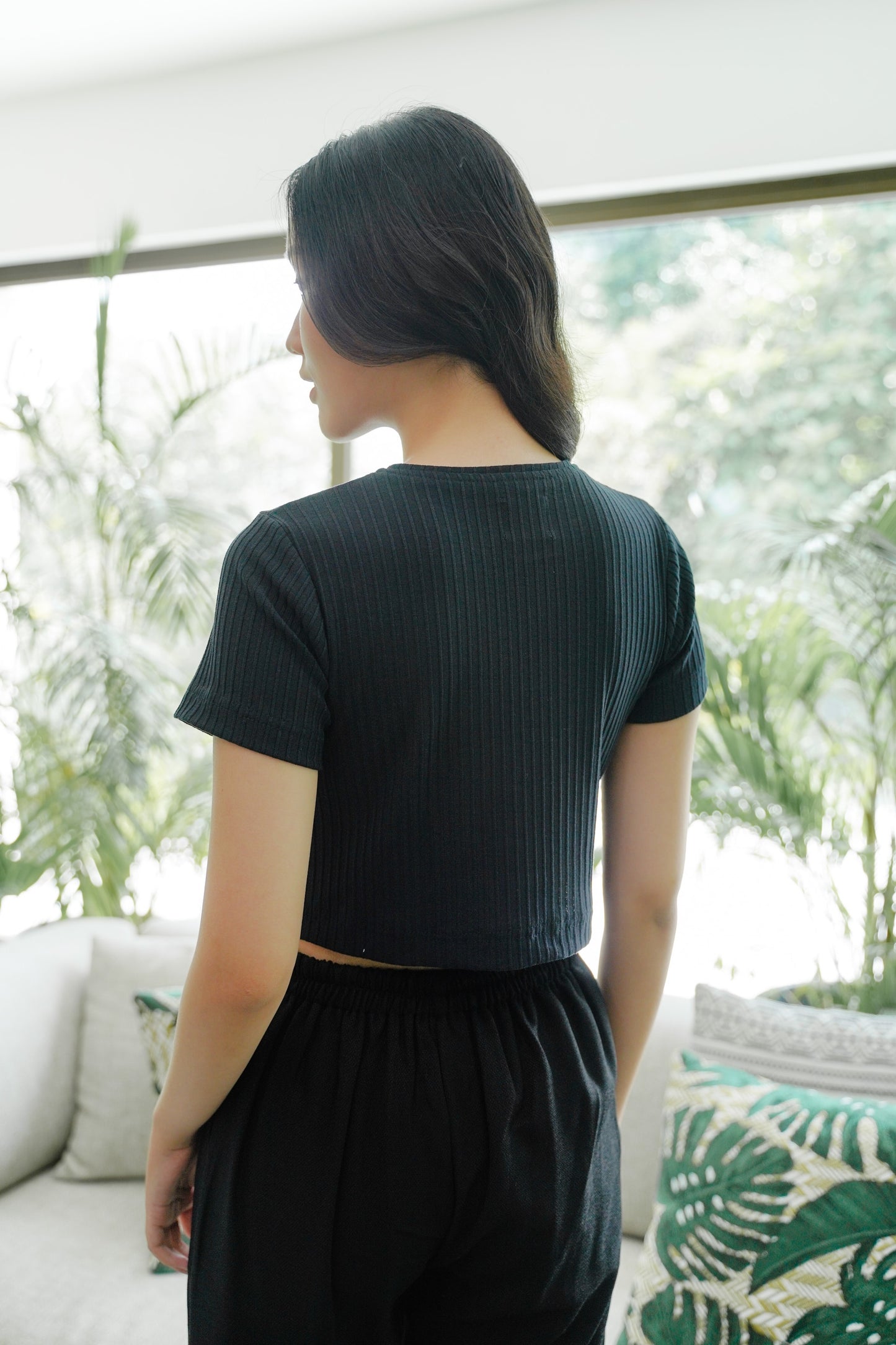 MELL CROP - SLEEVE IN DEEP BLACK