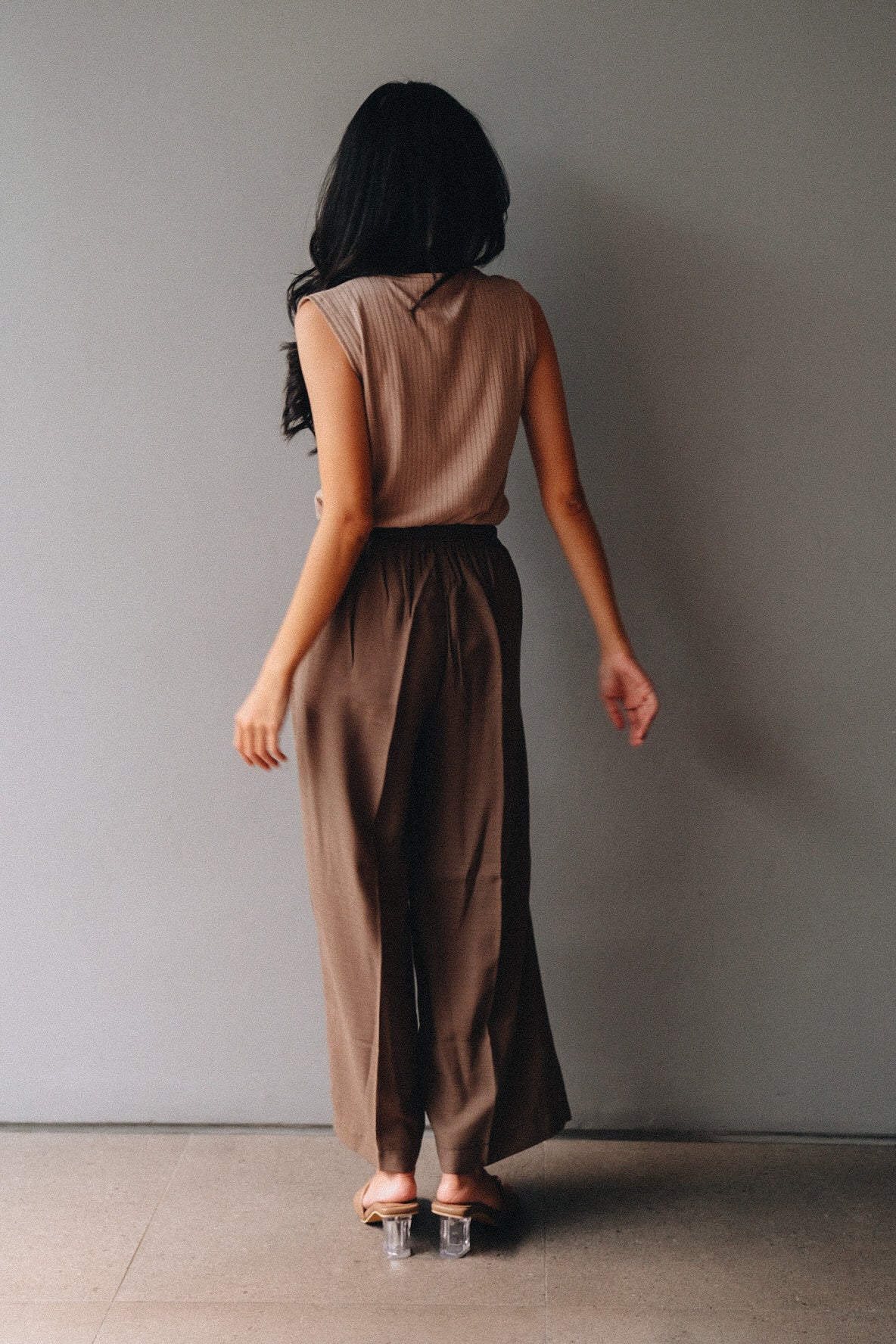 MELL UNCROP - SLEEVELESS IN LATTE