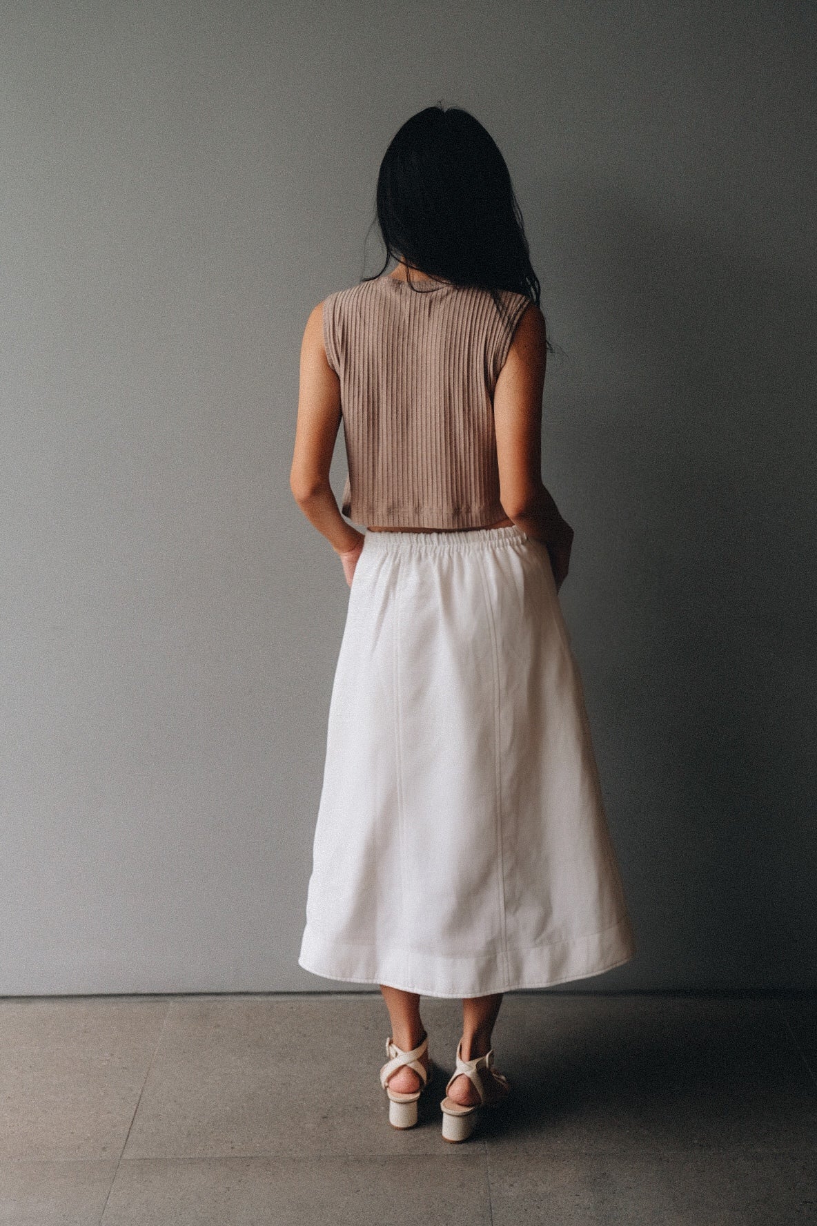 MELL CROP - SLEEVELESS IN LATTE