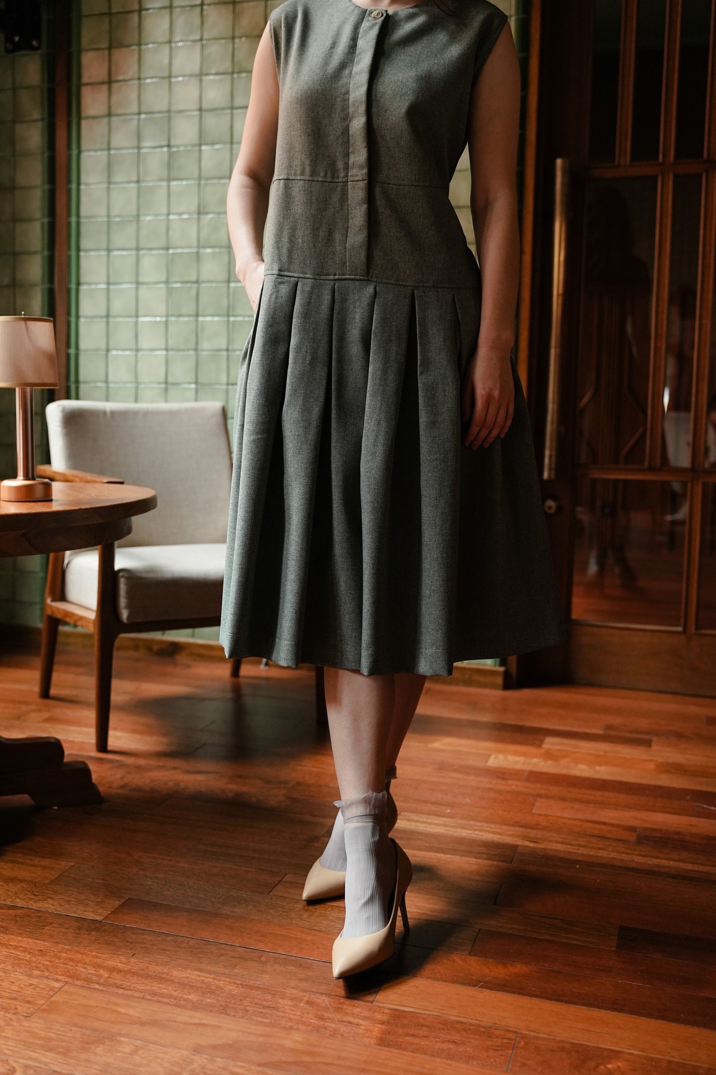 AMELIA DRESS SLEEVELESS IN TERRARIUM GREEN