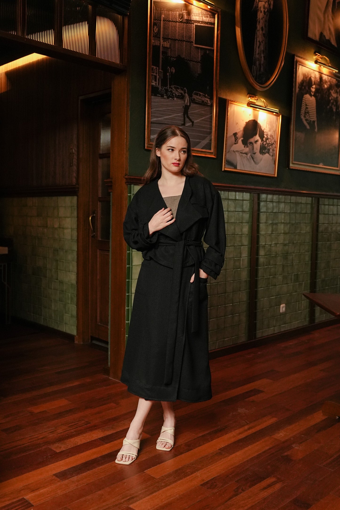 NADYAA BLAZER IN DEEP BLACK