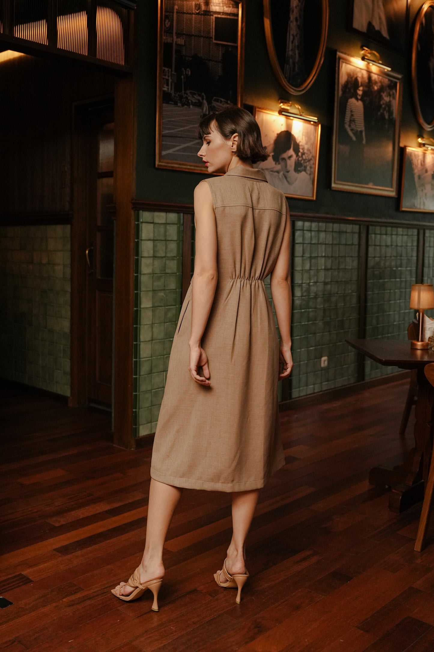 ALIYAA DRESS SLEEVELESS IN PALE NOUGAT