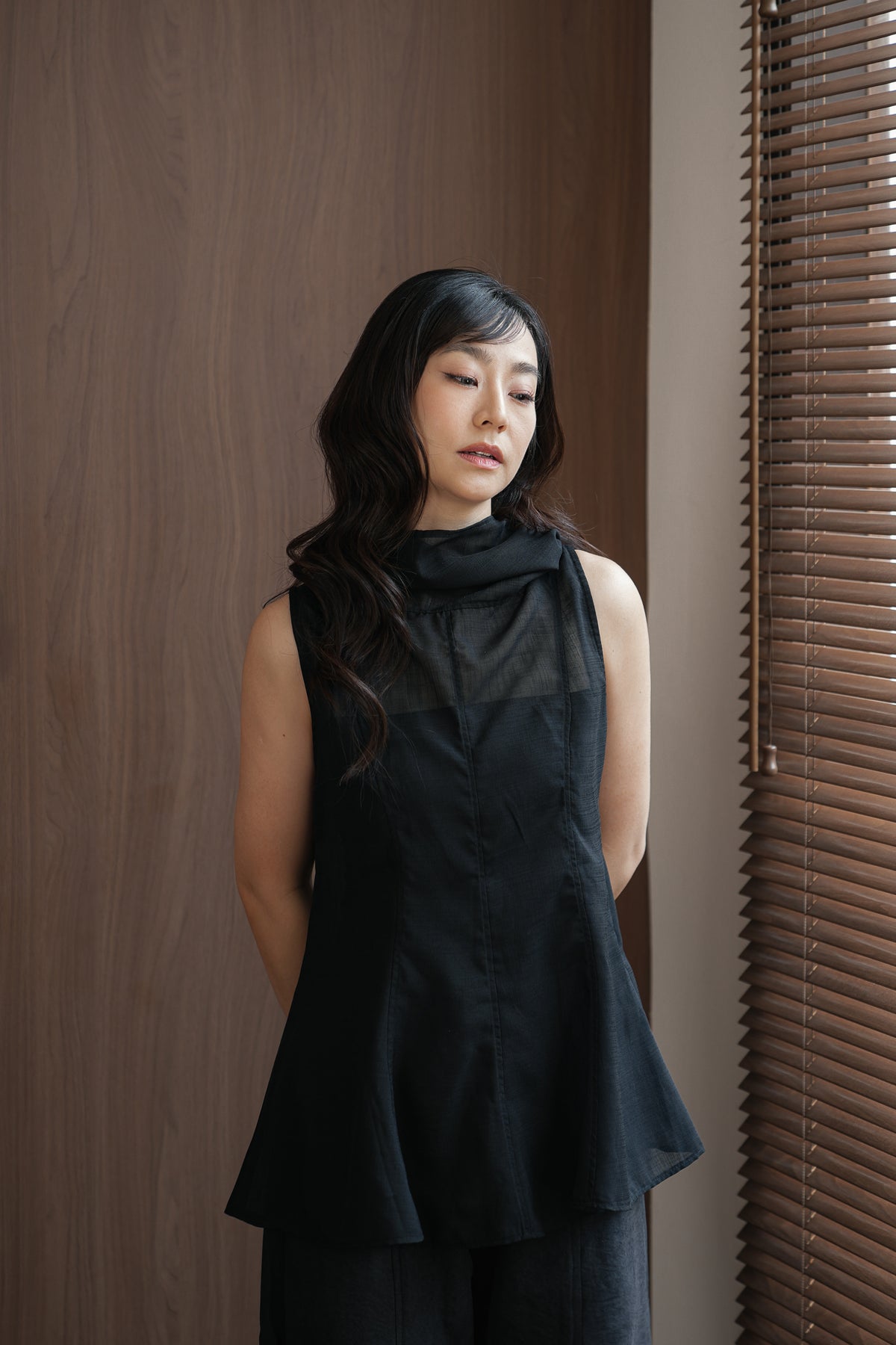 ISSABEU TOP IN BLACK SWAN