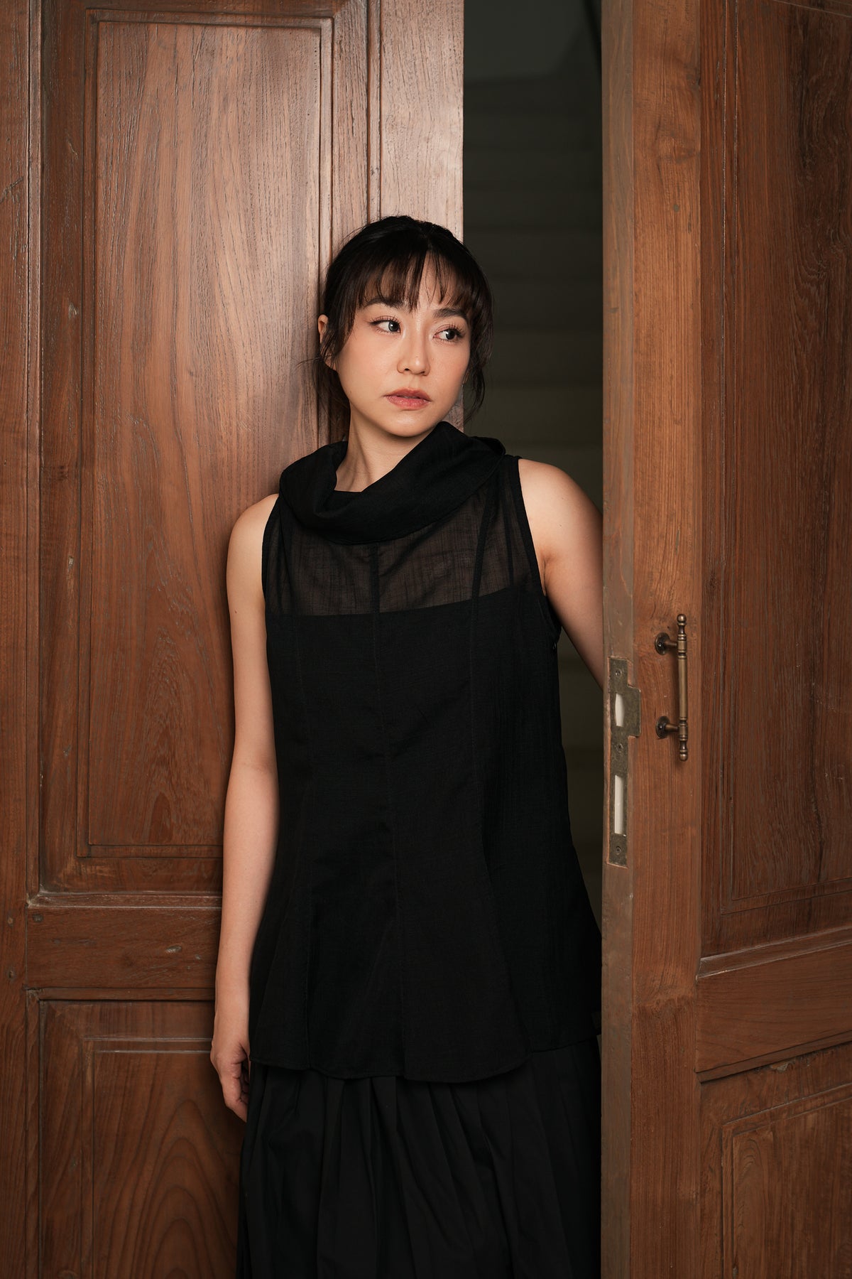 ISSABEU TOP IN BLACK SWAN