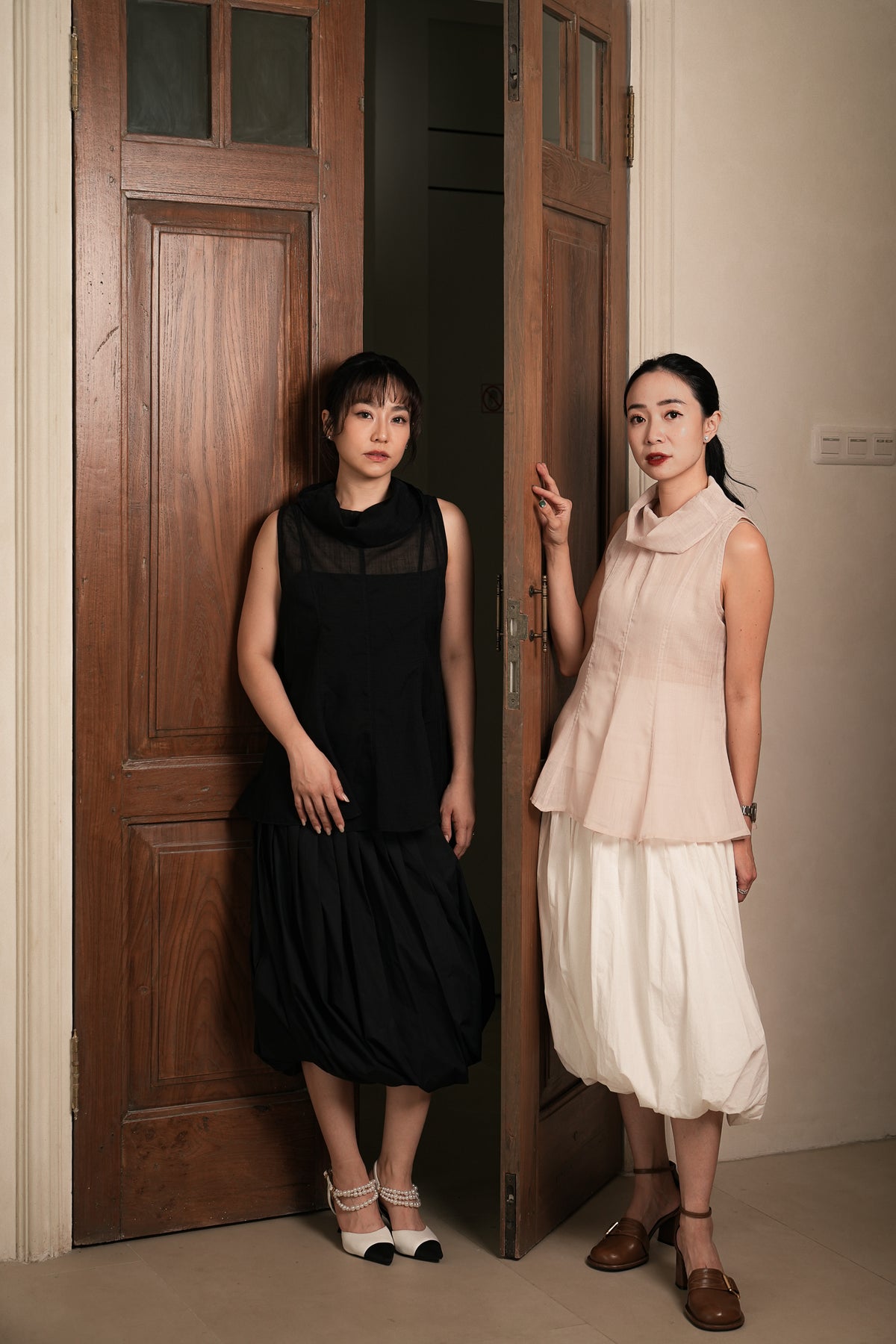 ISSABEU TOP IN BLACK SWAN