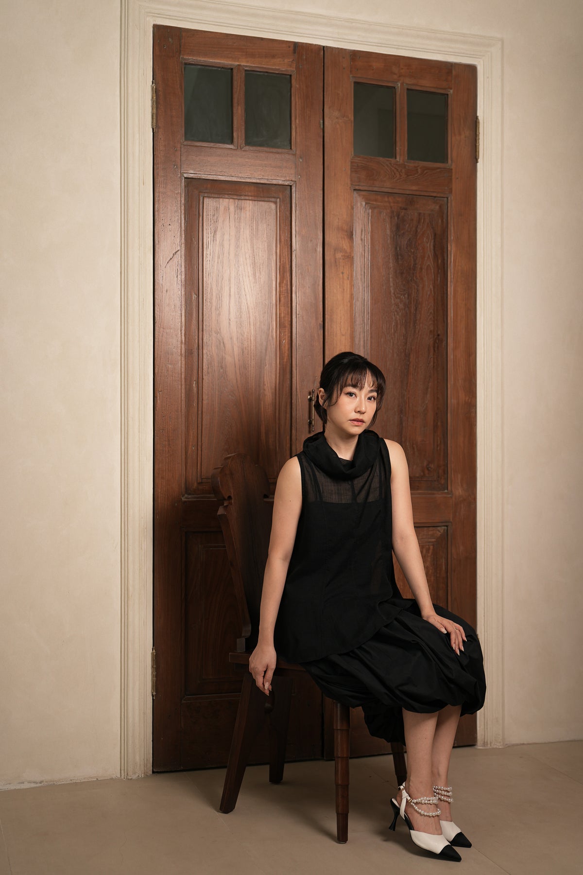 ISSABEU TOP IN BLACK SWAN