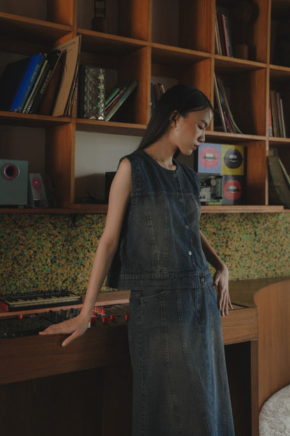 IDRIS DENIM TOP IN FUDGE