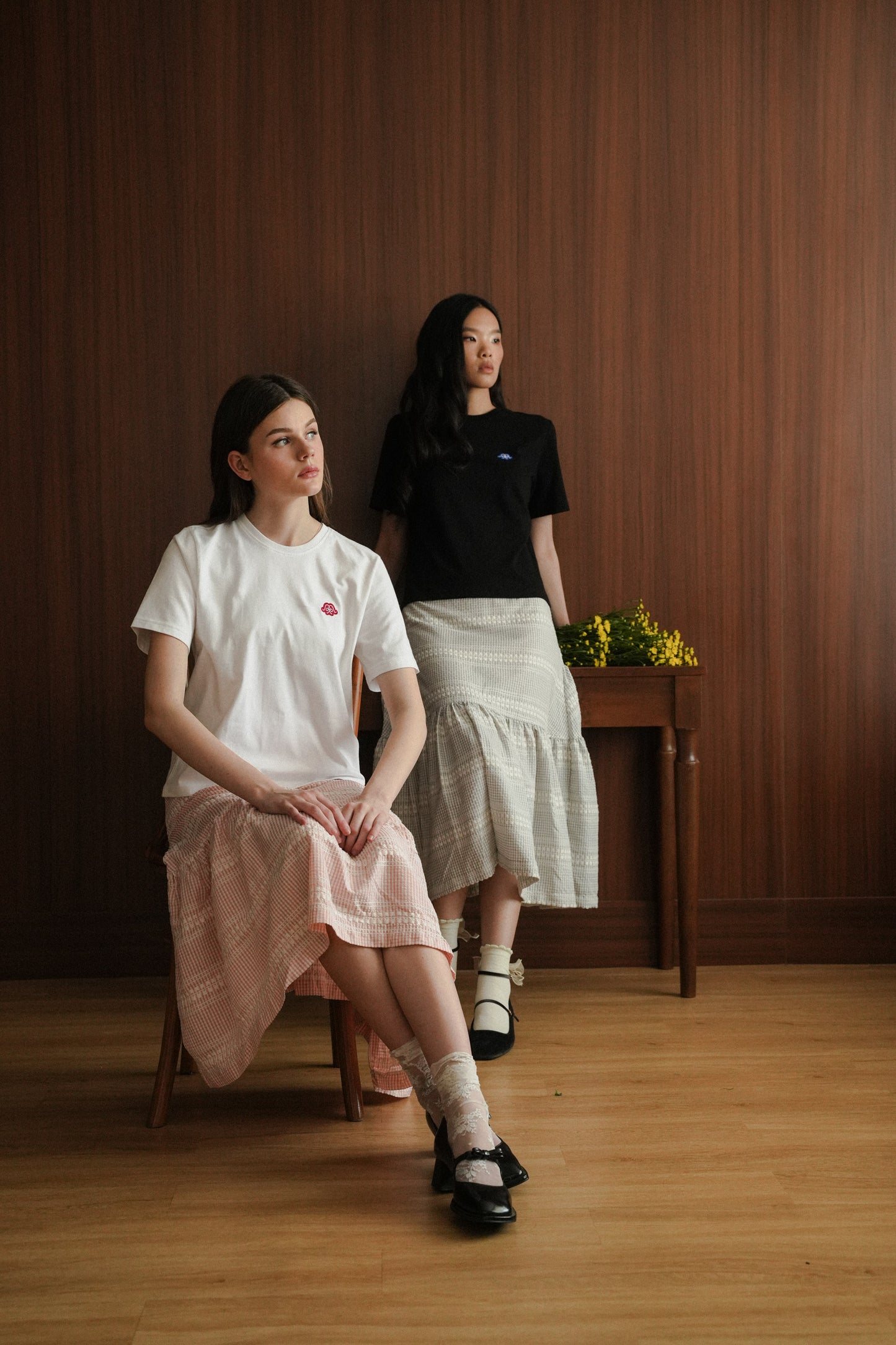 MAVE UNISEX TEES IN OFFWHITE
