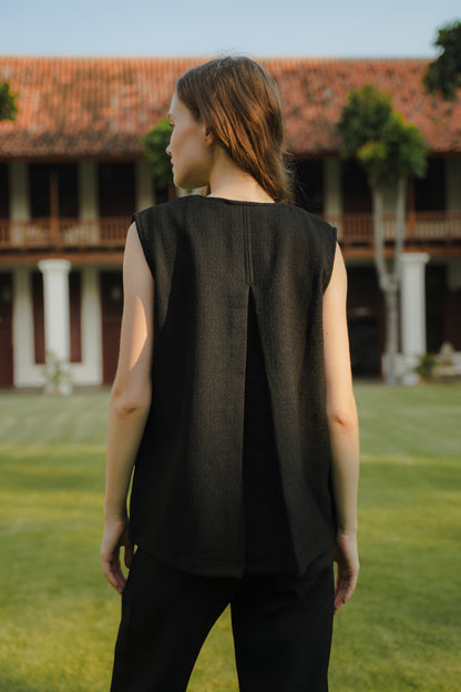 ODDA VEST IN DEEPBLACK