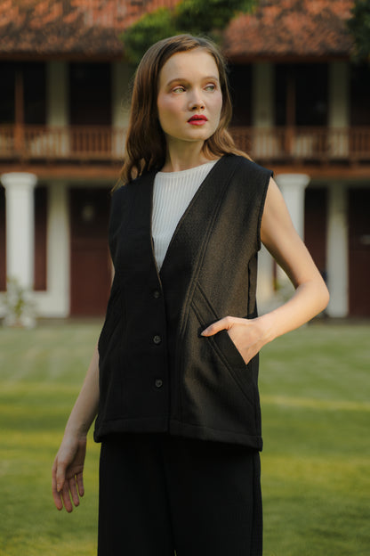 ODDA VEST IN DEEPBLACK