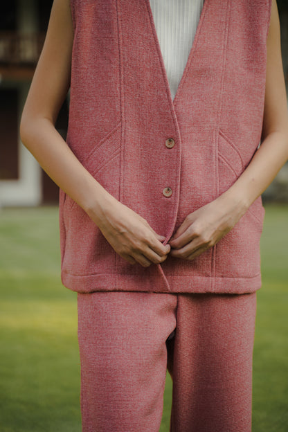 ODDA VEST IN POPPY LILY