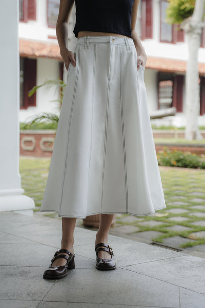 AOI SKIRT IN PEARL WHITE