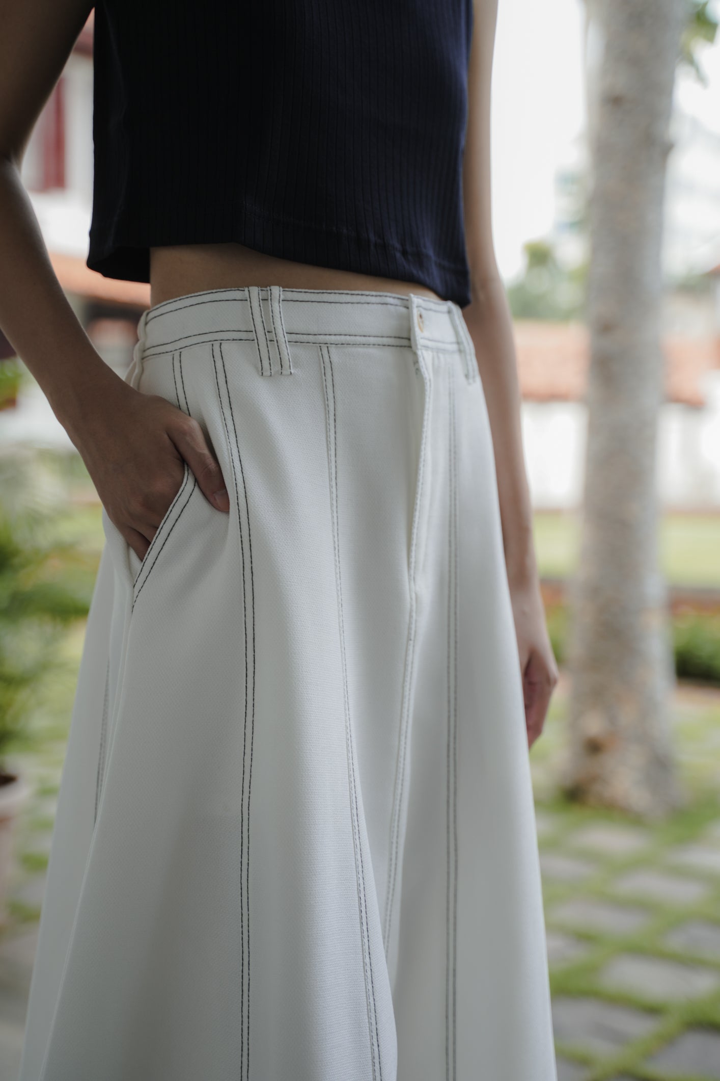 AOI SKIRT IN PEARL WHITE