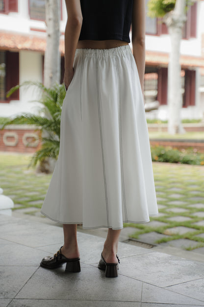 AOI SKIRT IN PEARL WHITE