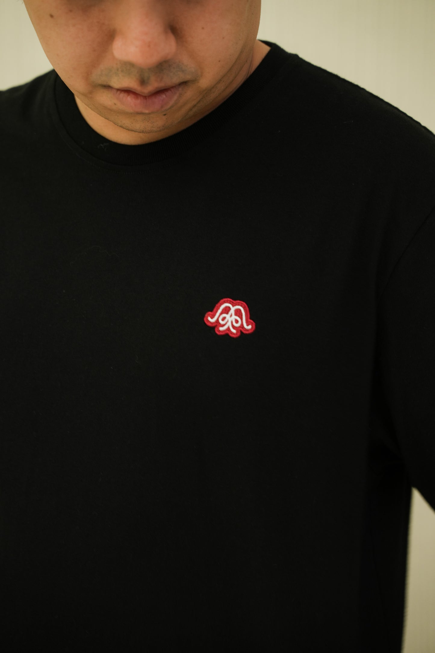 MAVE UNISEX TEES IN DEEPBLACK