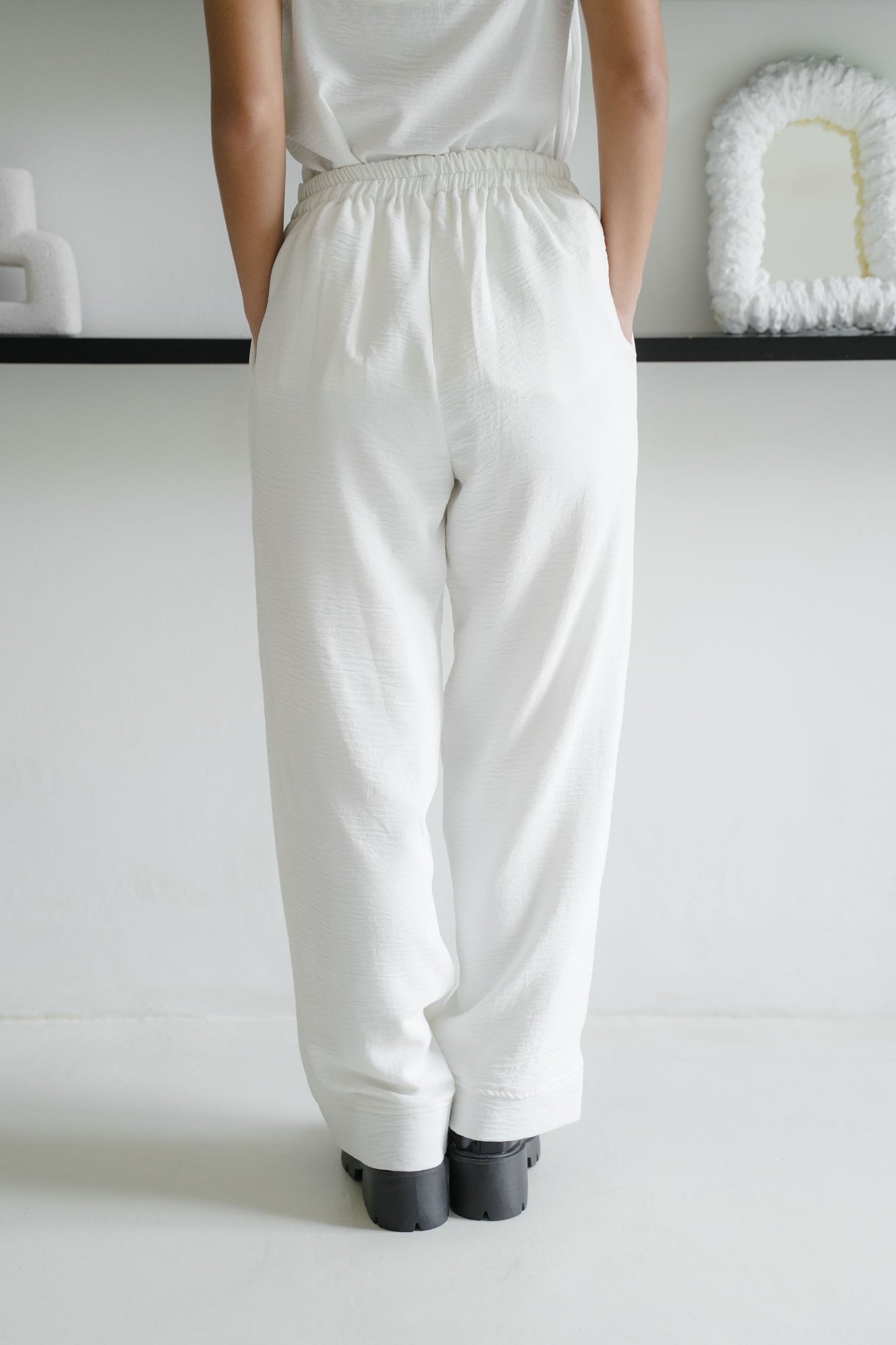DEFECT 10% - CHU PANT IN PEARL WHITE (NEW MIKE FABRIC)
