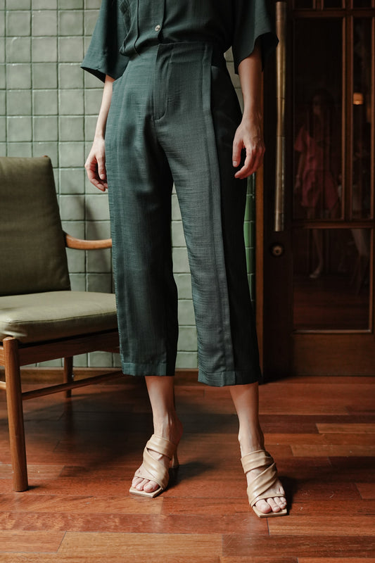 SWORD PANTS IN WREATH