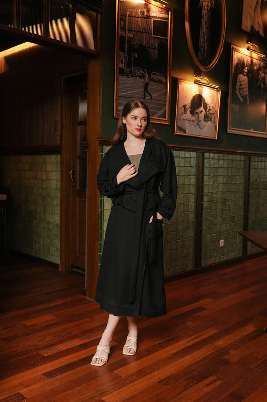 NADYAA BLAZER IN DEEP BLACK